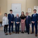 Leah Ní Laighin Scoláireacht na hÉireann i dteannta Micheál D. Ó hUigín, Uachtarán n ahÉireann