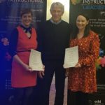 Múinteoirí ag céimniú ó chúrsa múinteoireachta